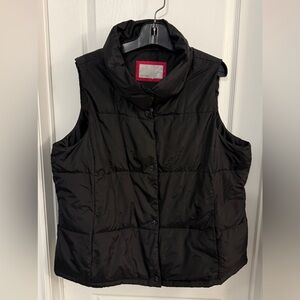 Old Navy Women's Black Puffer Vest with Snaps and Zipper